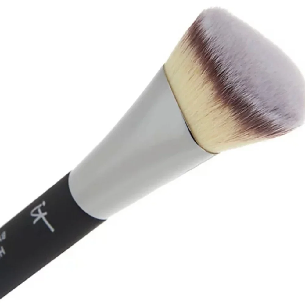 IT Cosmetics Heavenly Luxe Bye Bye Foundation Brush #22